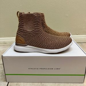 APL Women's TechLoom Chelsea, Rose Gold/White, Size 7